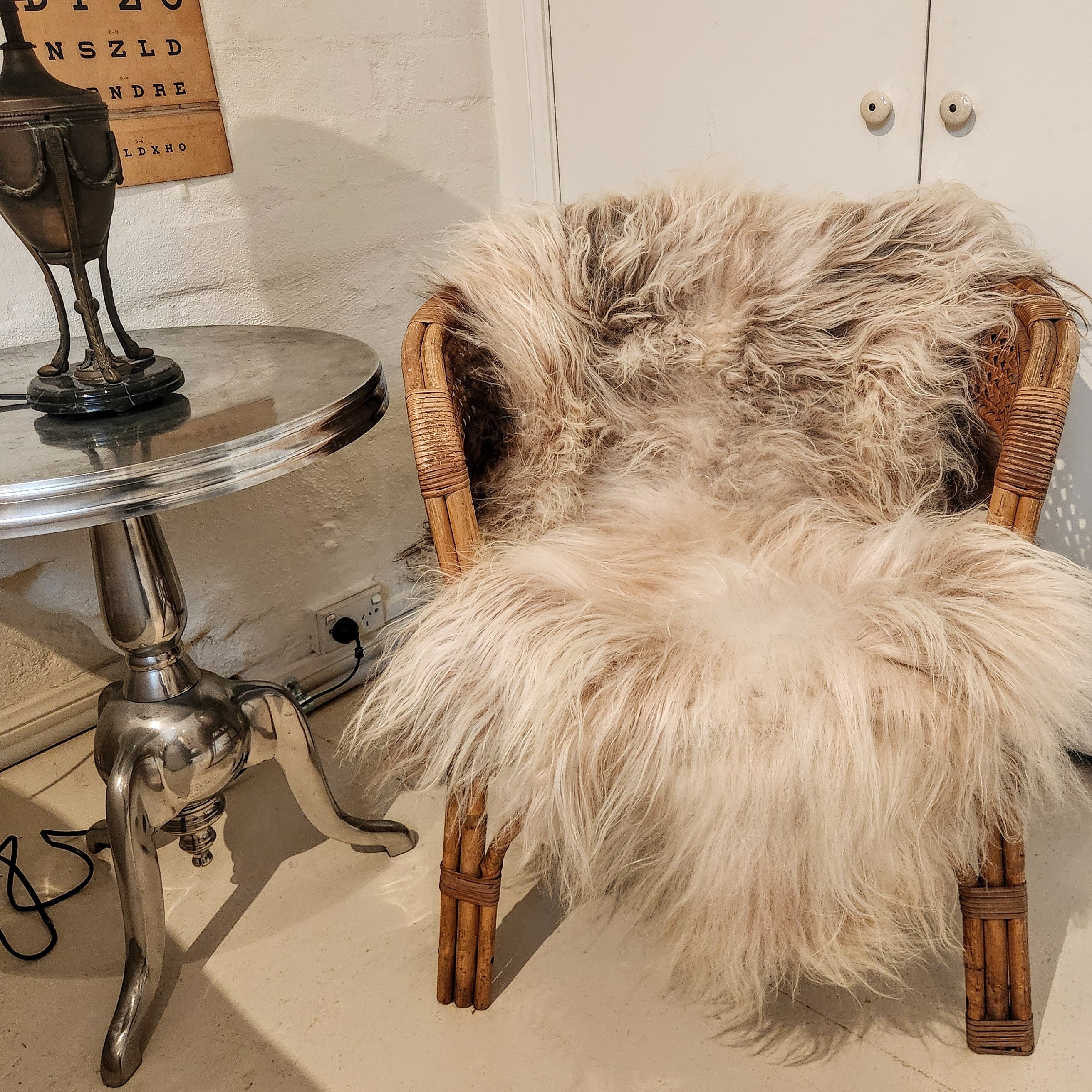 Icelandic Sheepskin - Dark Edges (long hair)