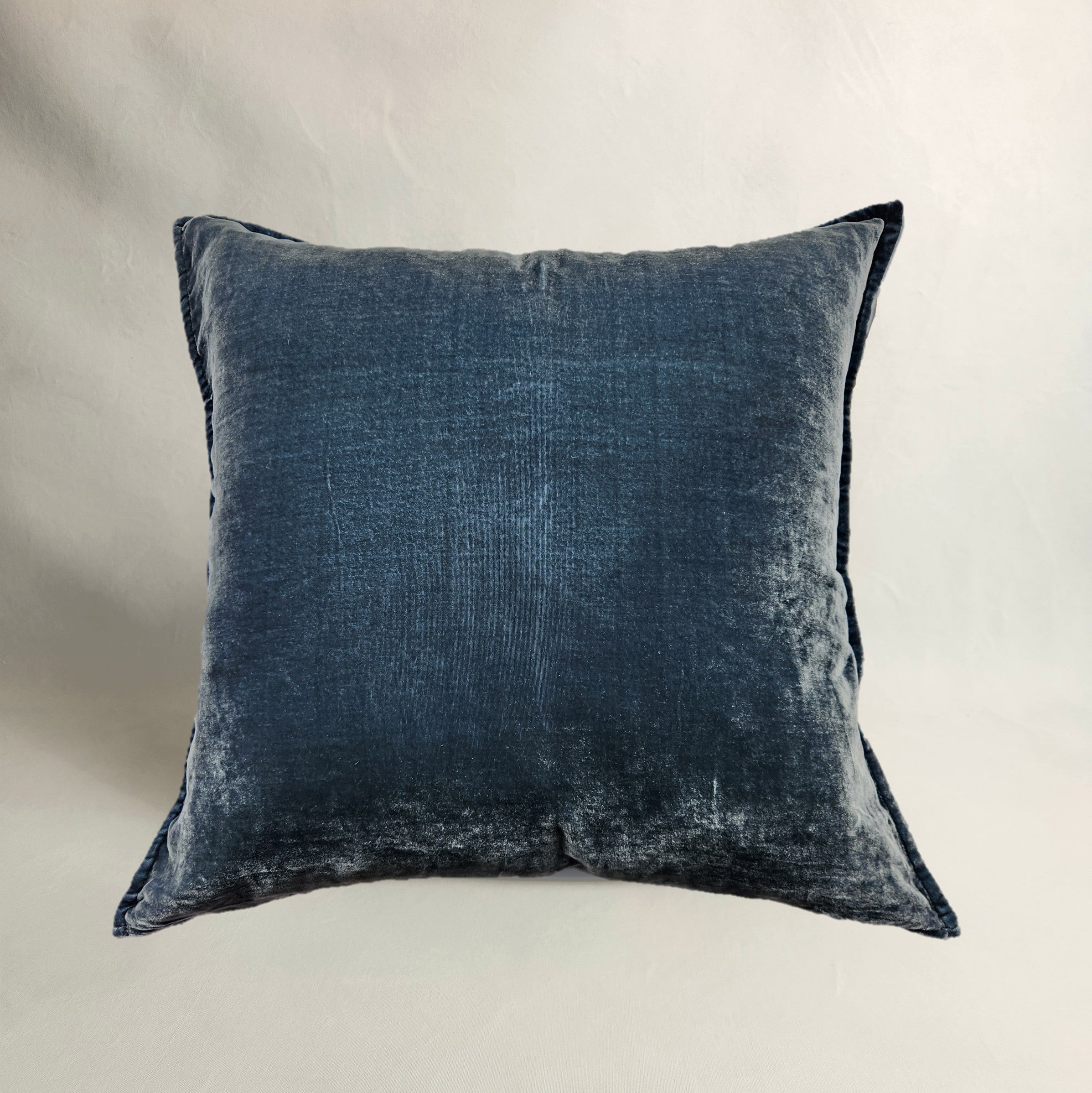 Sosavelvet Cushion - 50x50 - "Dusty Denim"