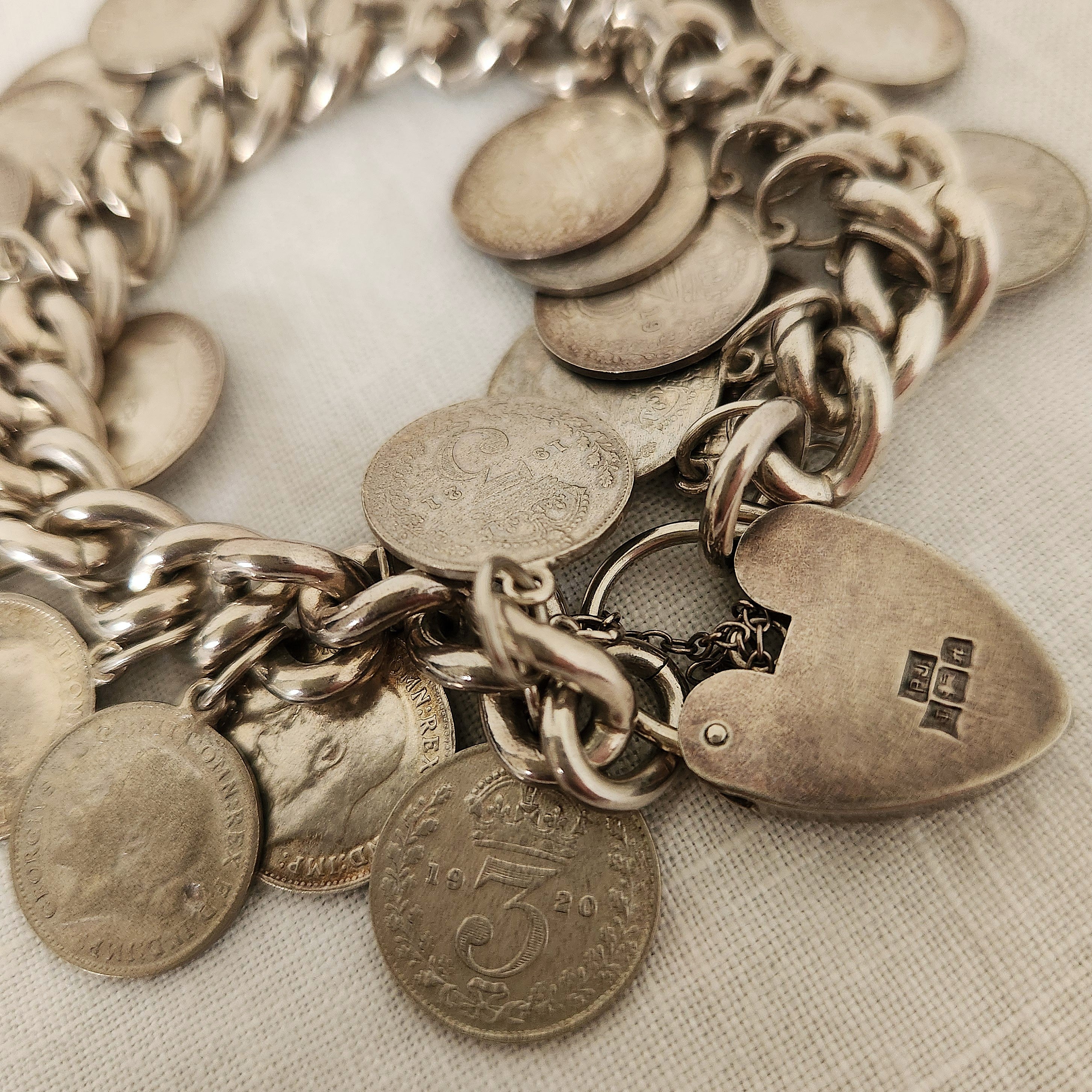 Antique Silver 3P Charm Bracelet with Heart Padlock.