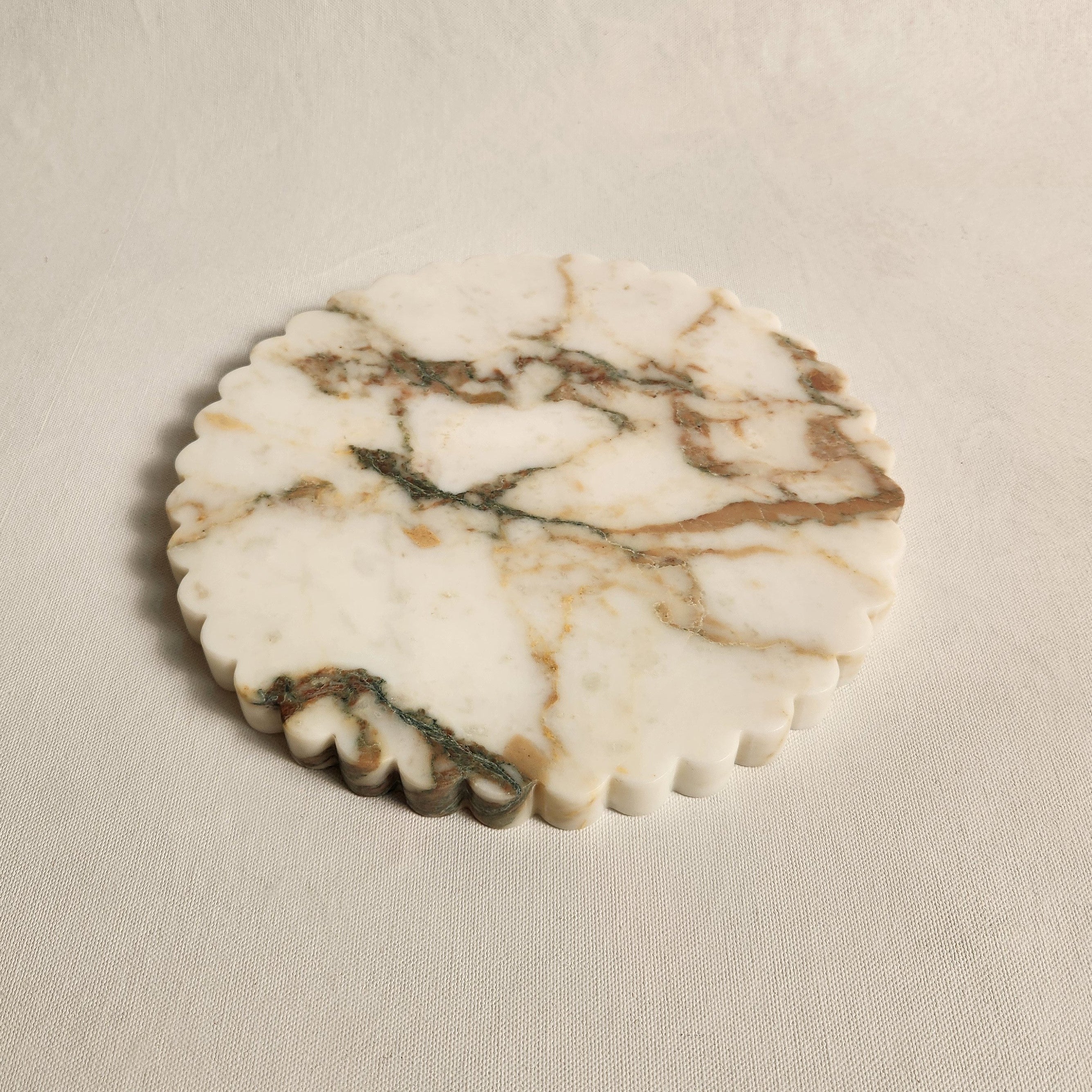 Round Scallop Tray - Calacatta Viola 23cm
