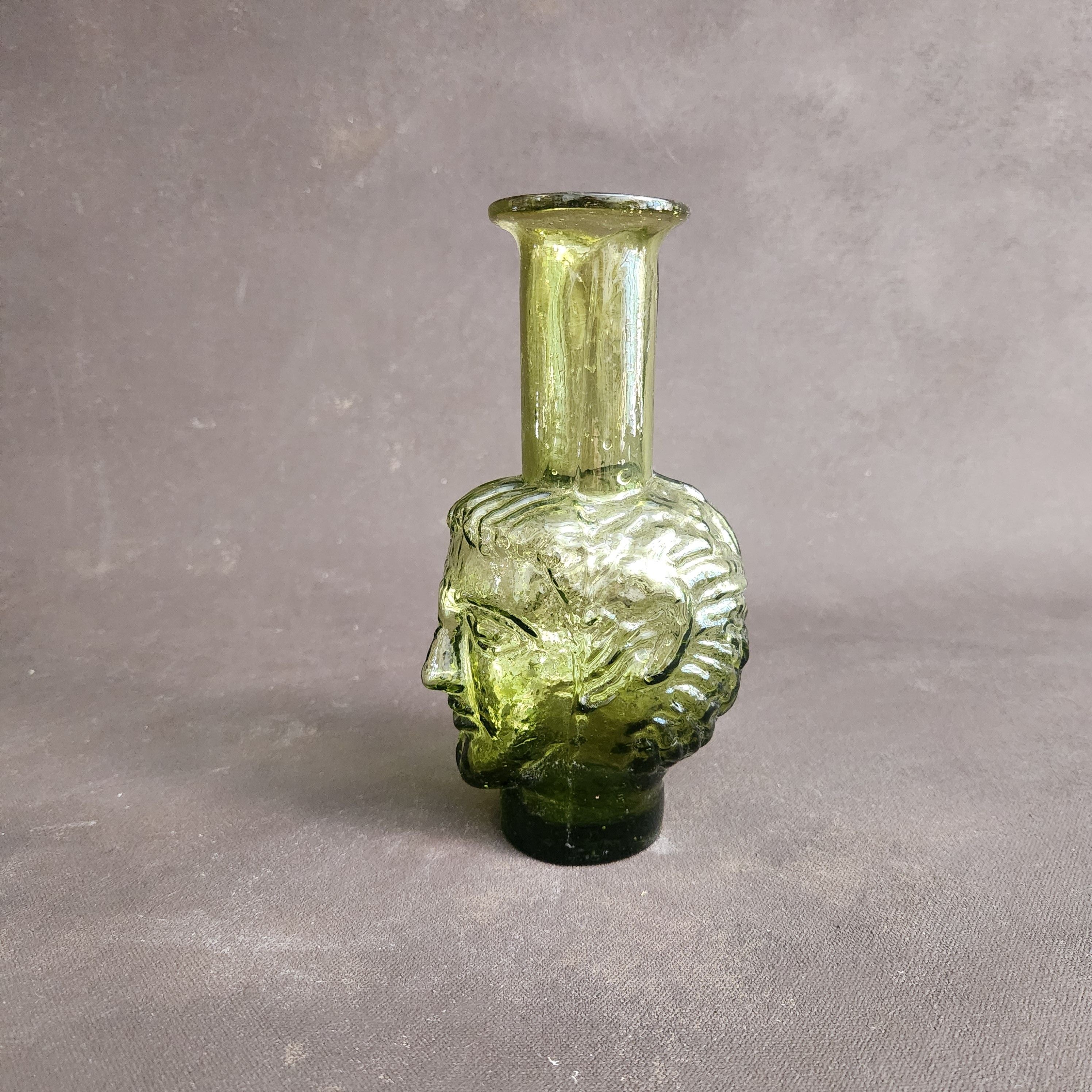 Tete Olive Vase