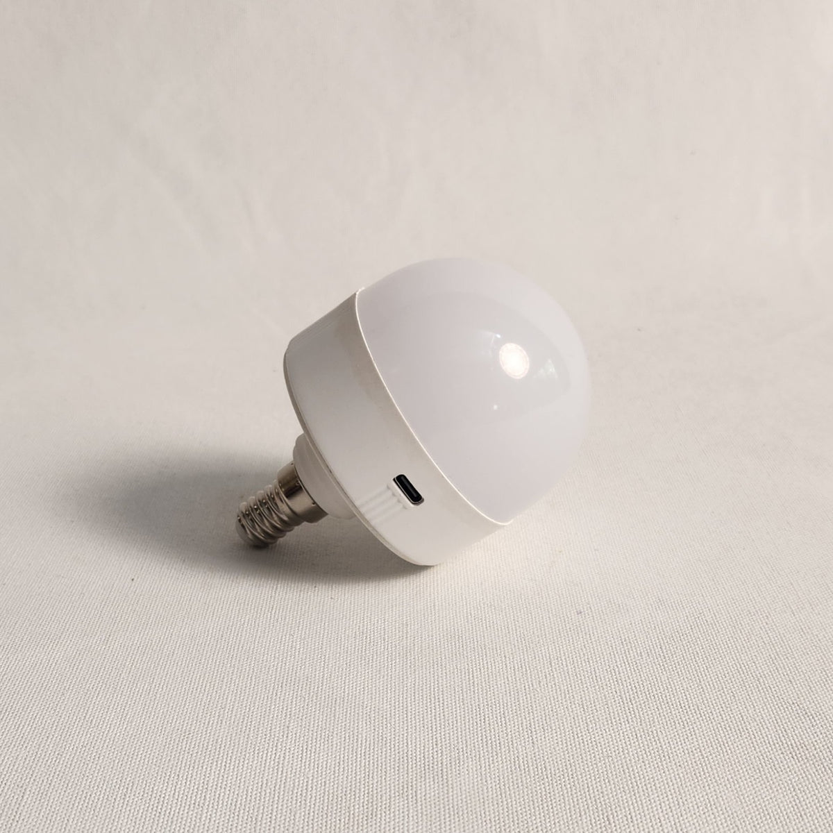 Rechargeable E14 LED globe