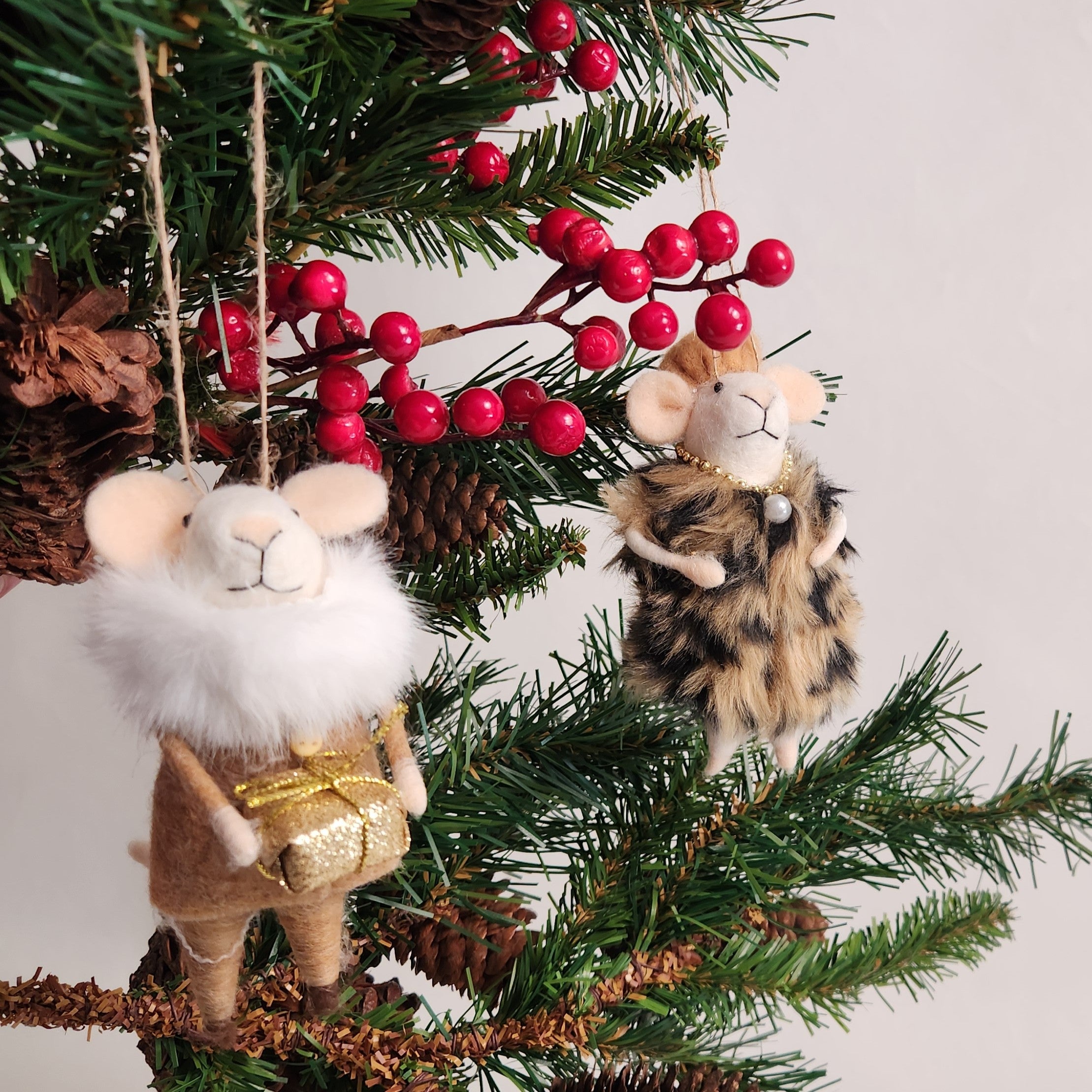 Magical Mice - Leopard & Gift