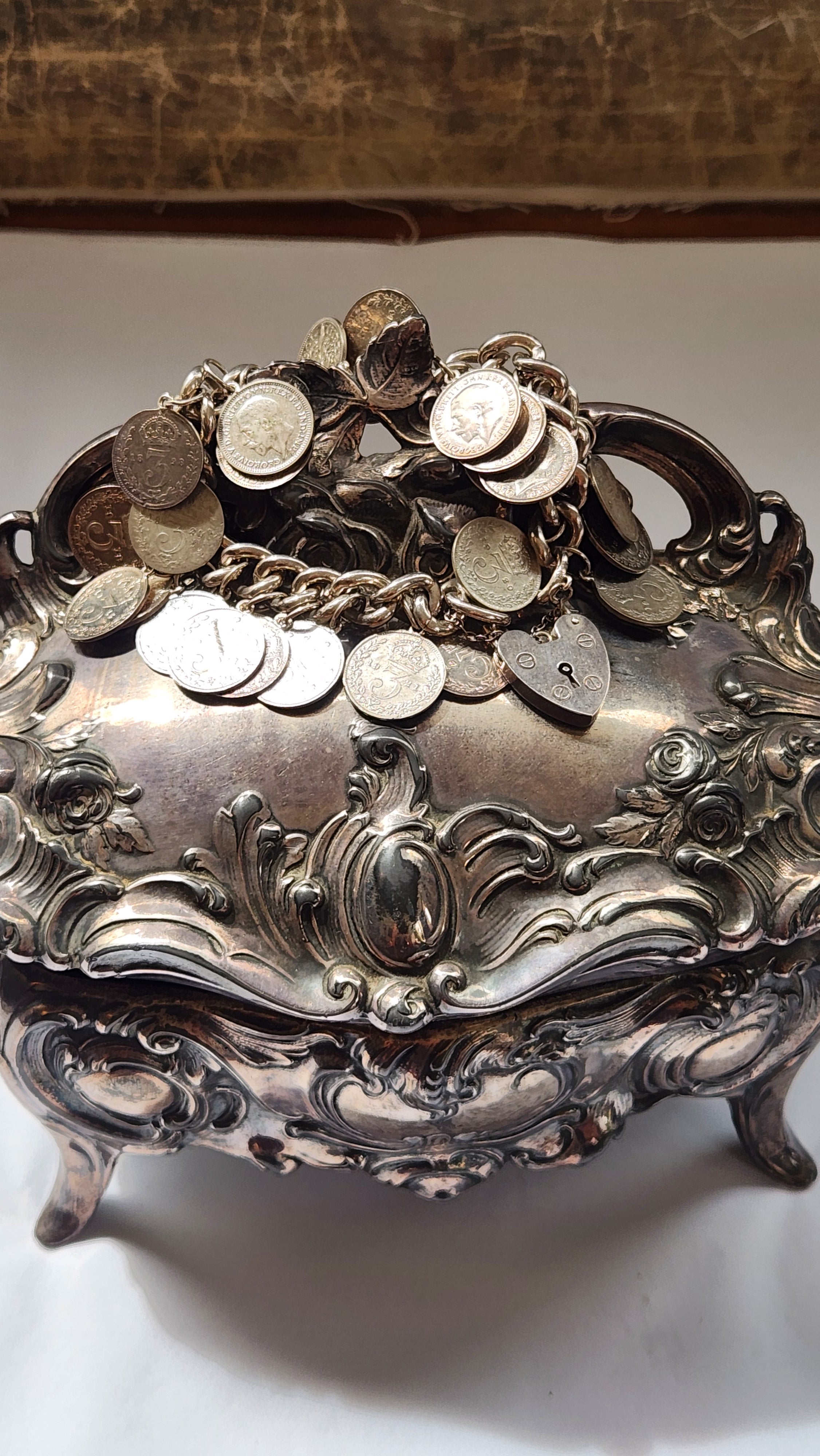 Antique Silver 3P Charm Bracelet with Heart Padlock.