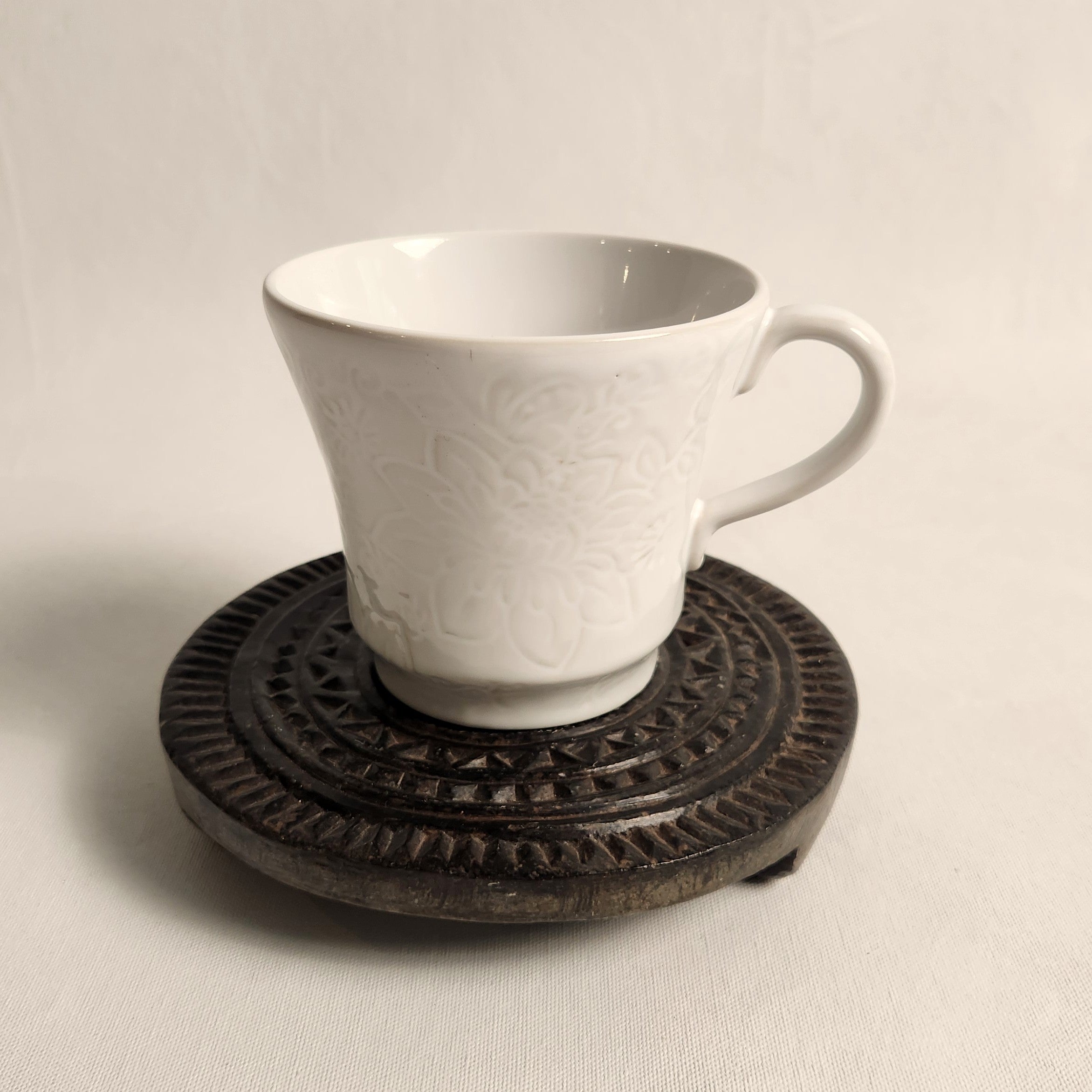 Arabesque Tea Mug - White
