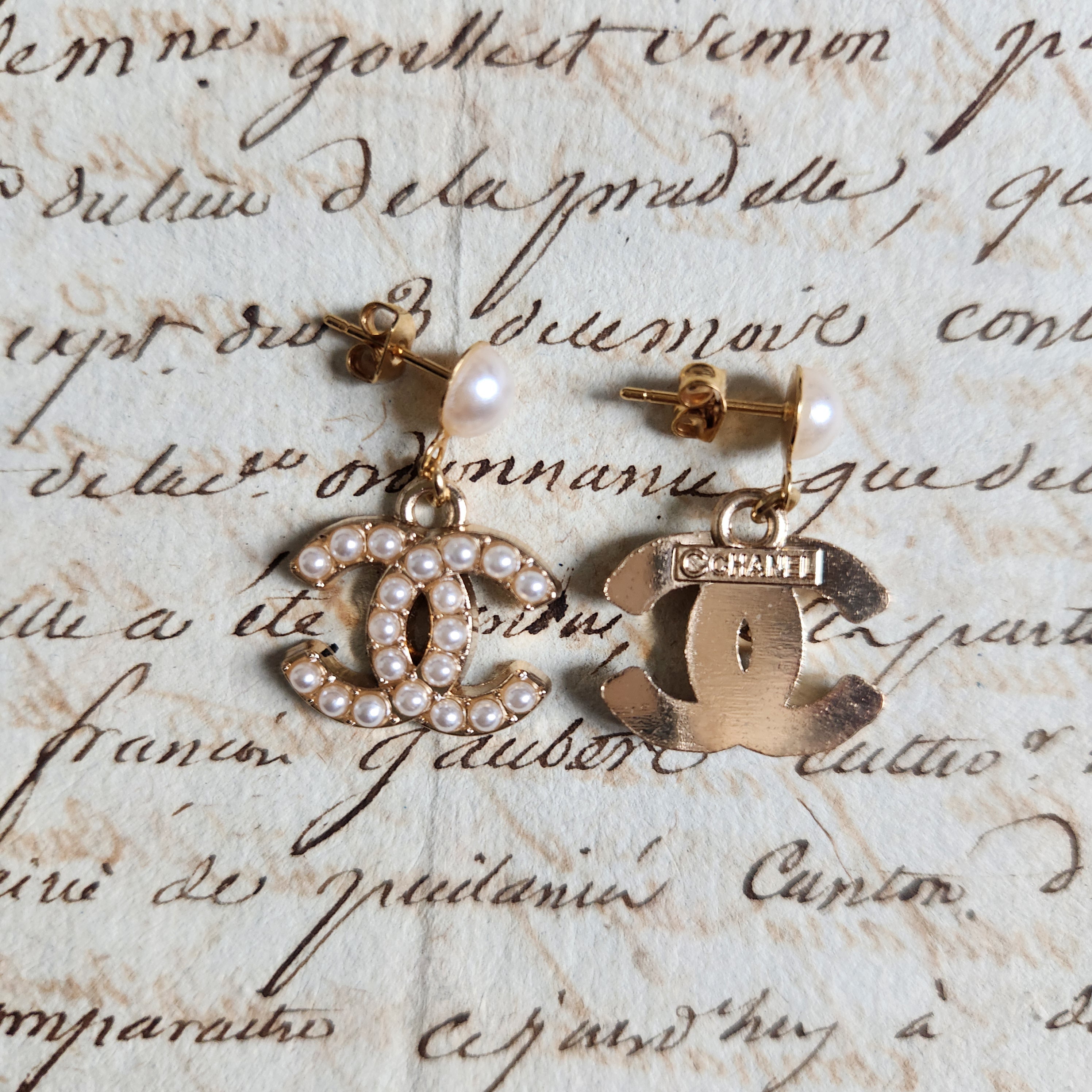 Quintessentially Pearl CC earrings