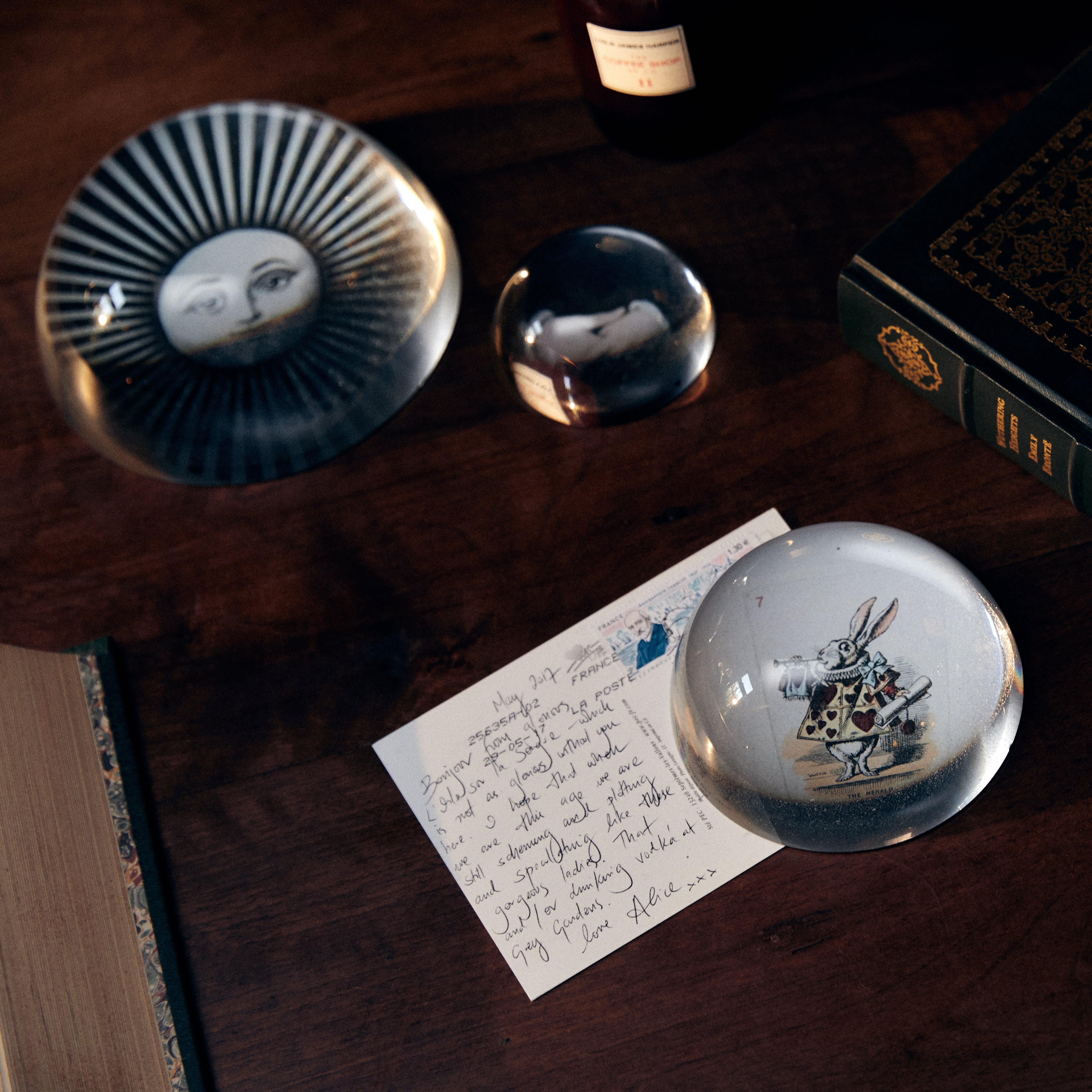 Hold on Paperweight