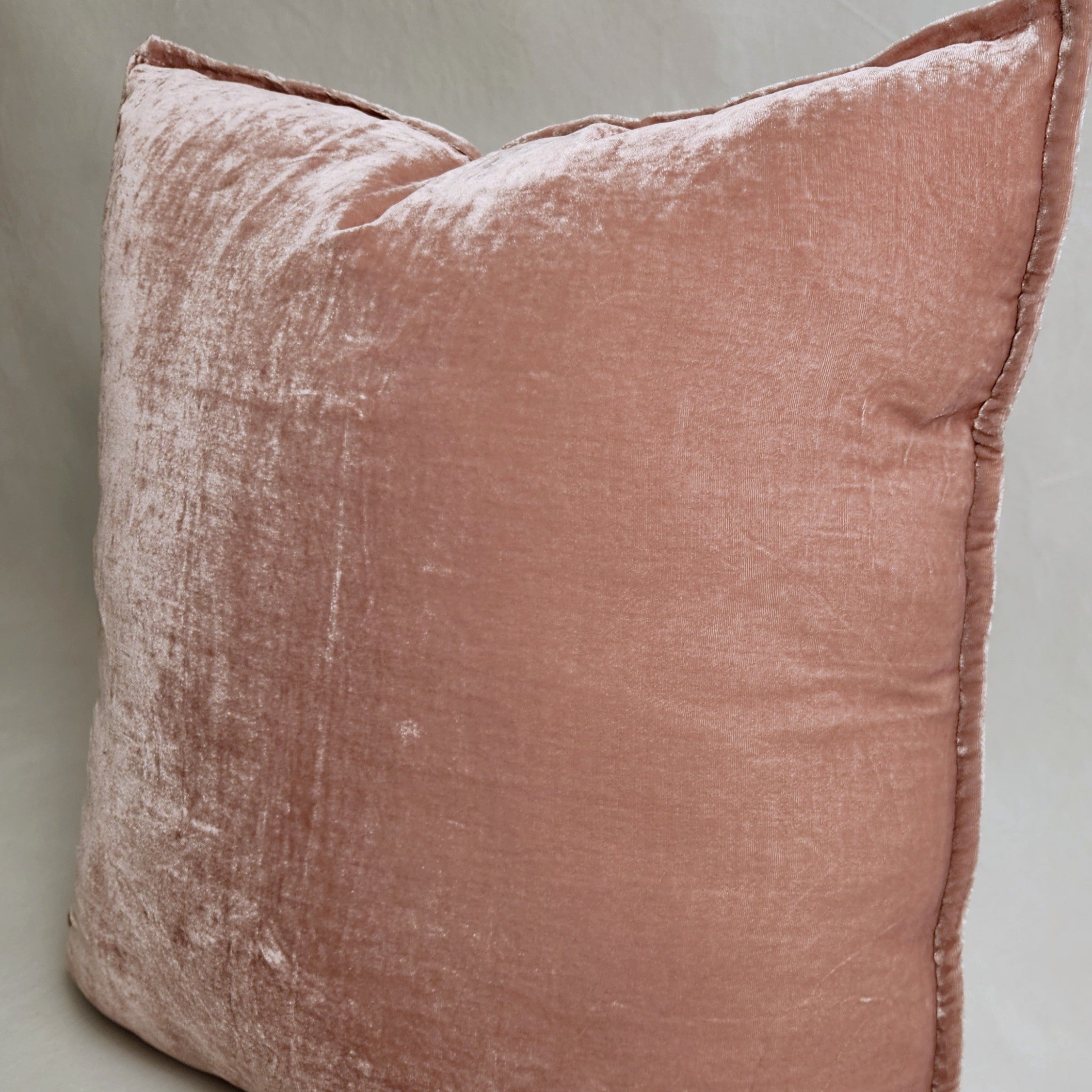 Sosavelvet Cushion - 50x50 - "Sorbet"
