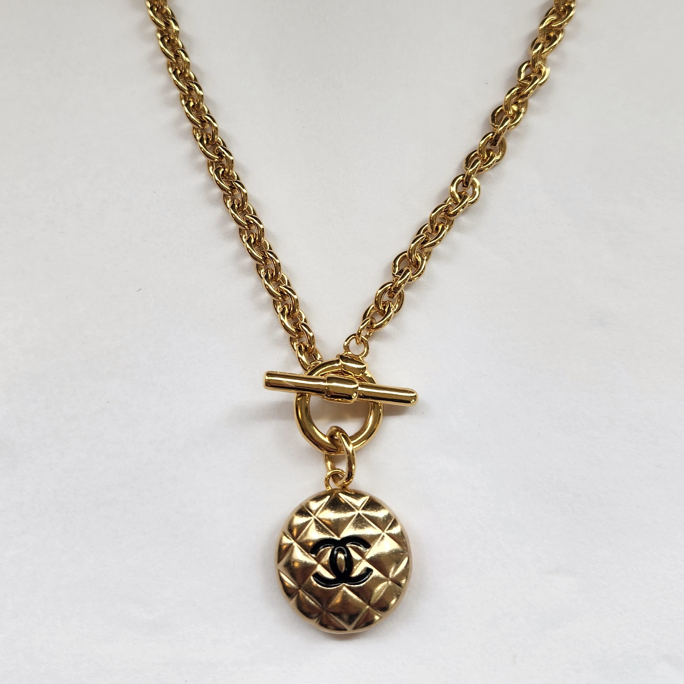 Quilted T Bar Necklace