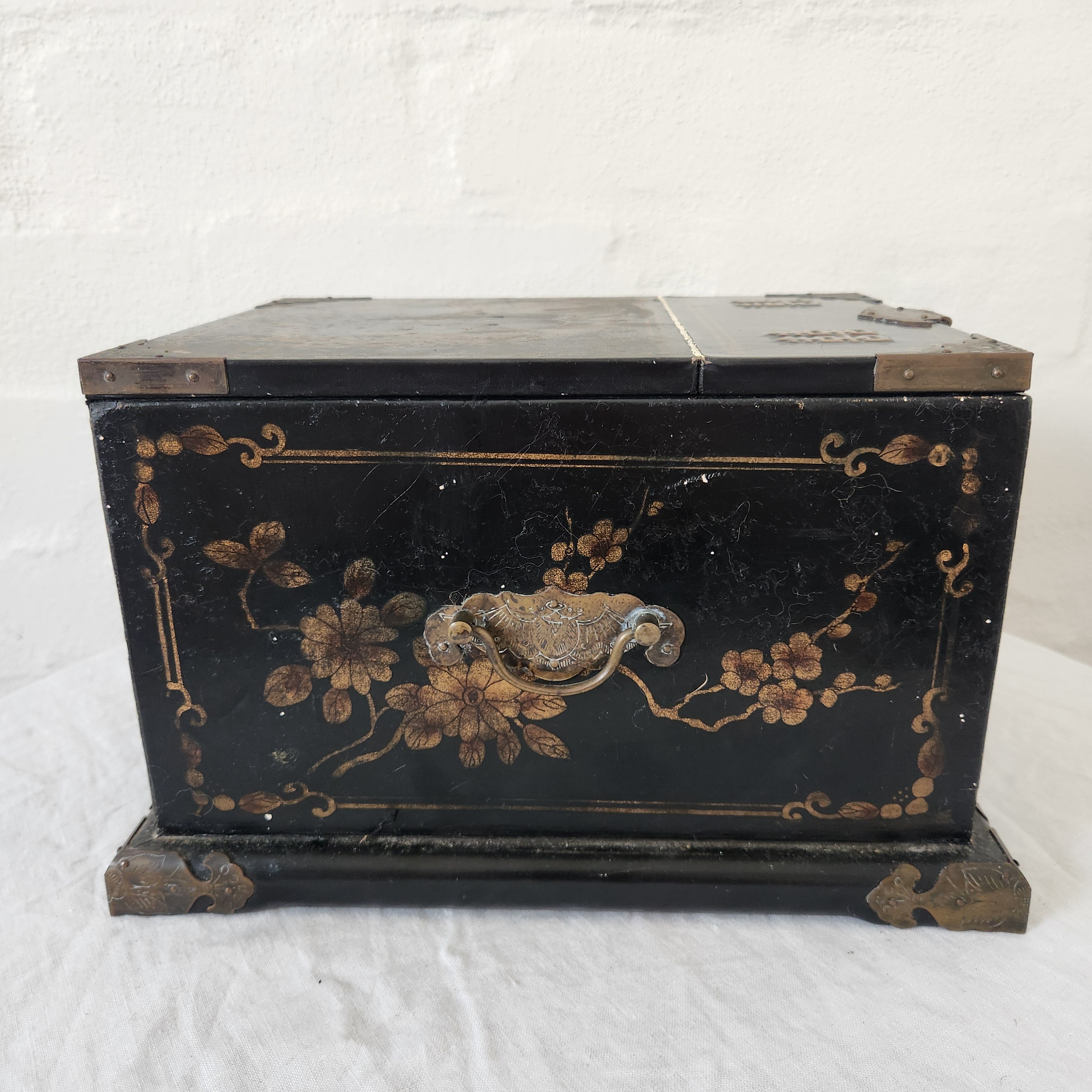 Black Lacquered Wooden Chinoiserie Jewellery Box with mirror