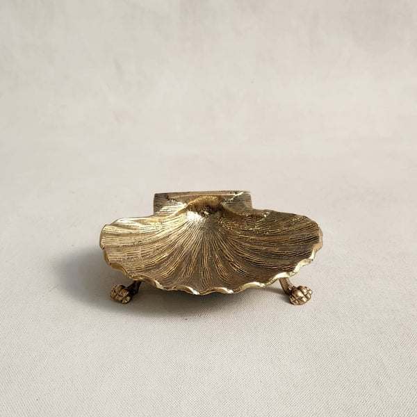 Scarlett Shell Brass Footed Plate