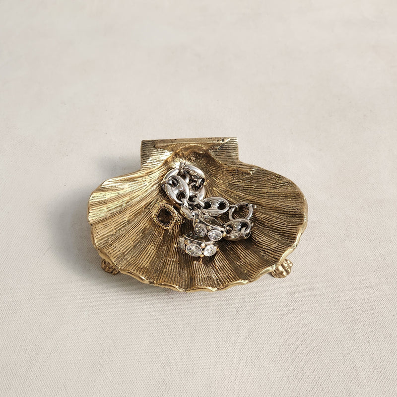 Scarlett Shell Brass Footed Plate