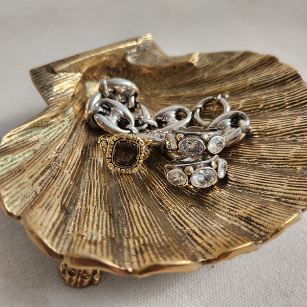 Scarlett Shell Brass Footed Plate