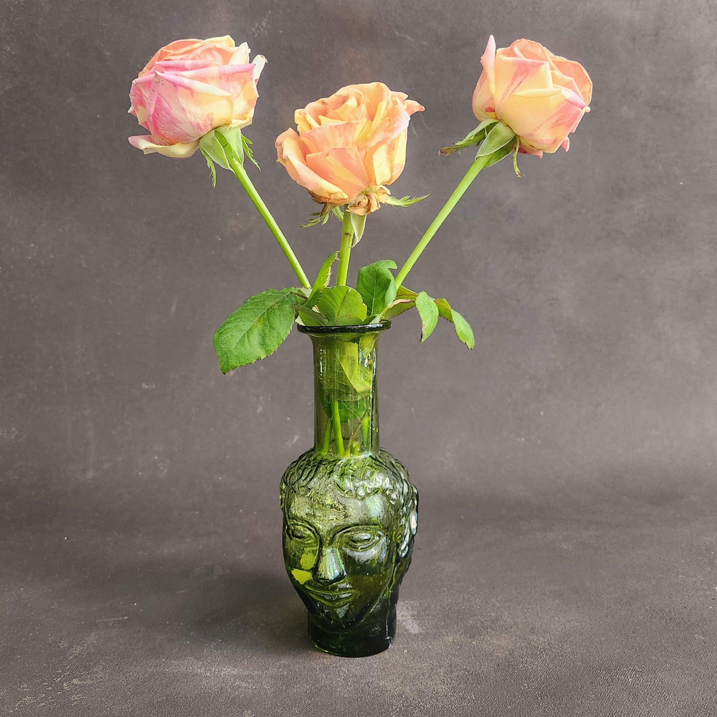 Tete Olive Vase