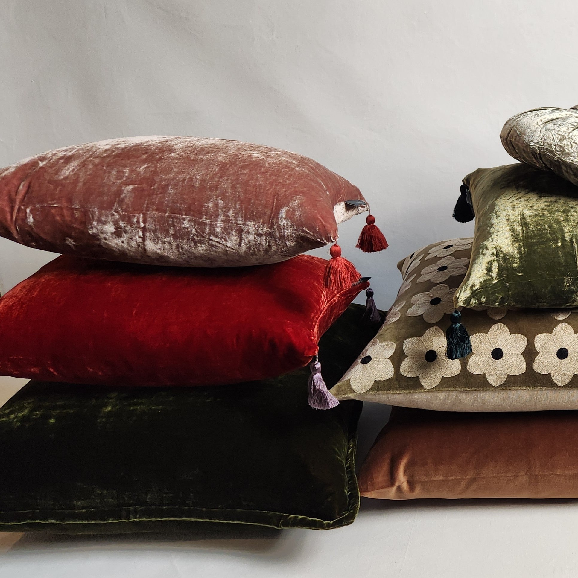 Pompom Cushion - Etosha