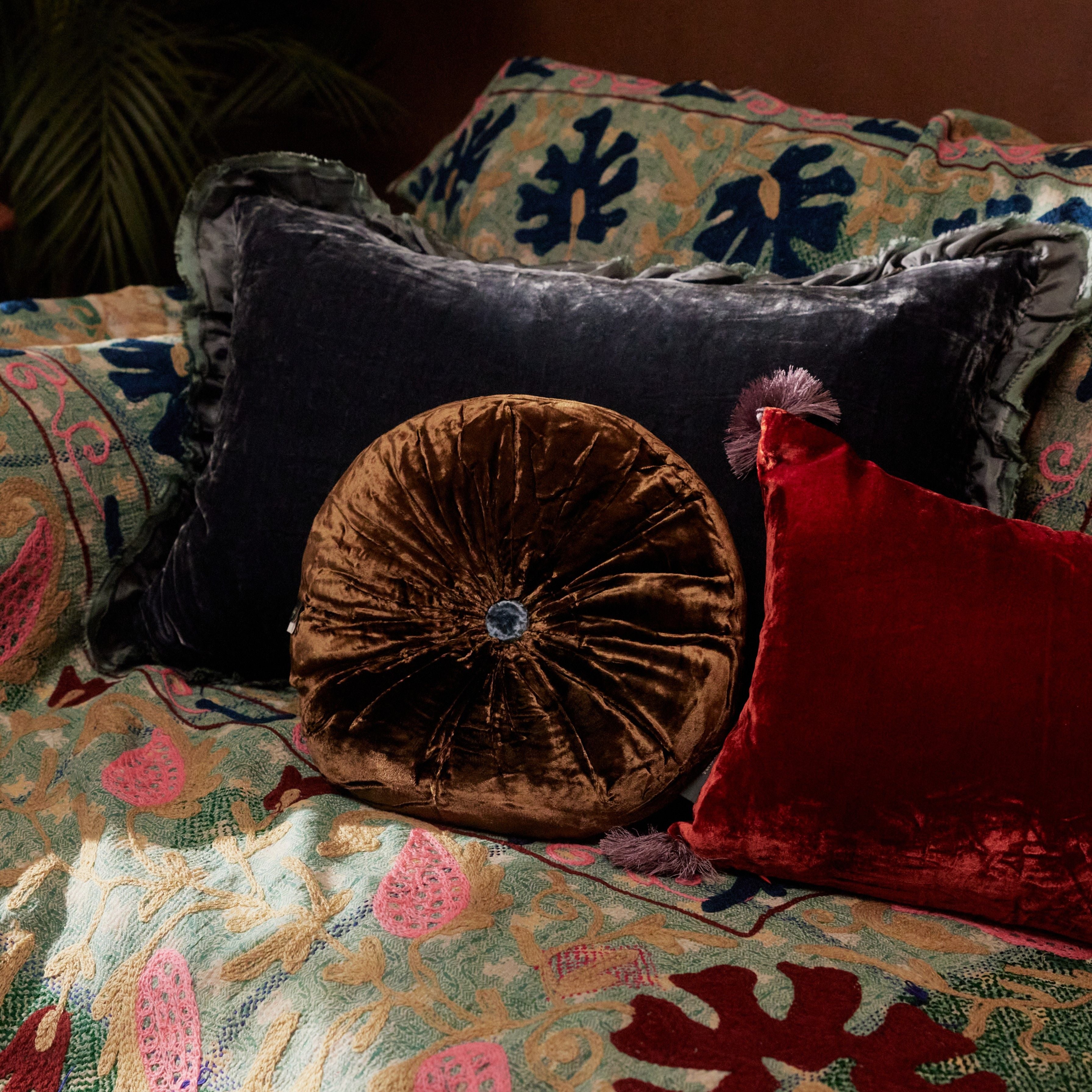 Sweet Circle cushion - Owaka Brown
