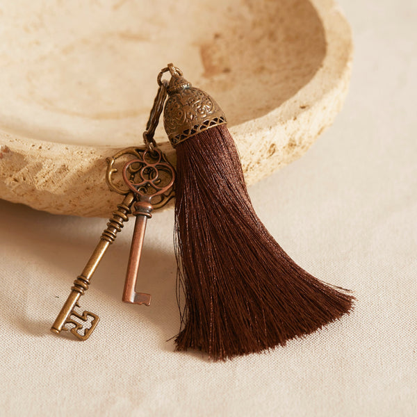 Silky Tassel - Chocolate