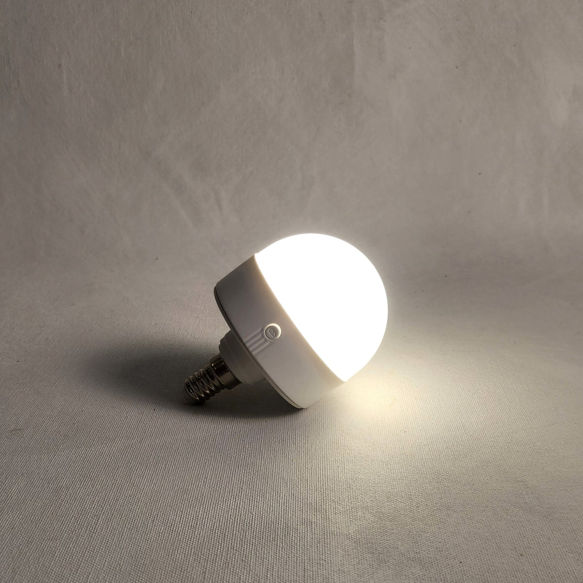 Rechargeable E14 LED globe