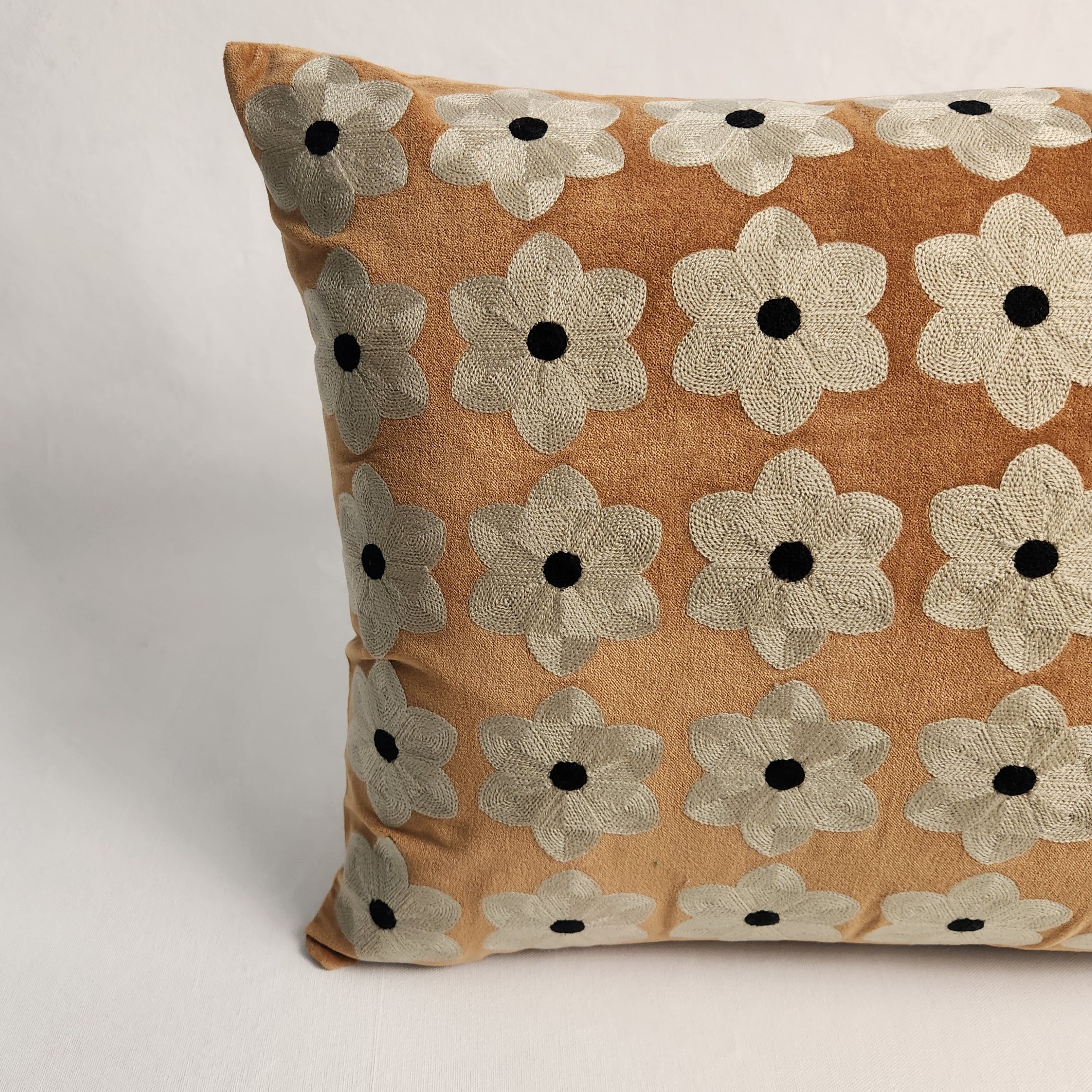 Daisy Cushion - Beige