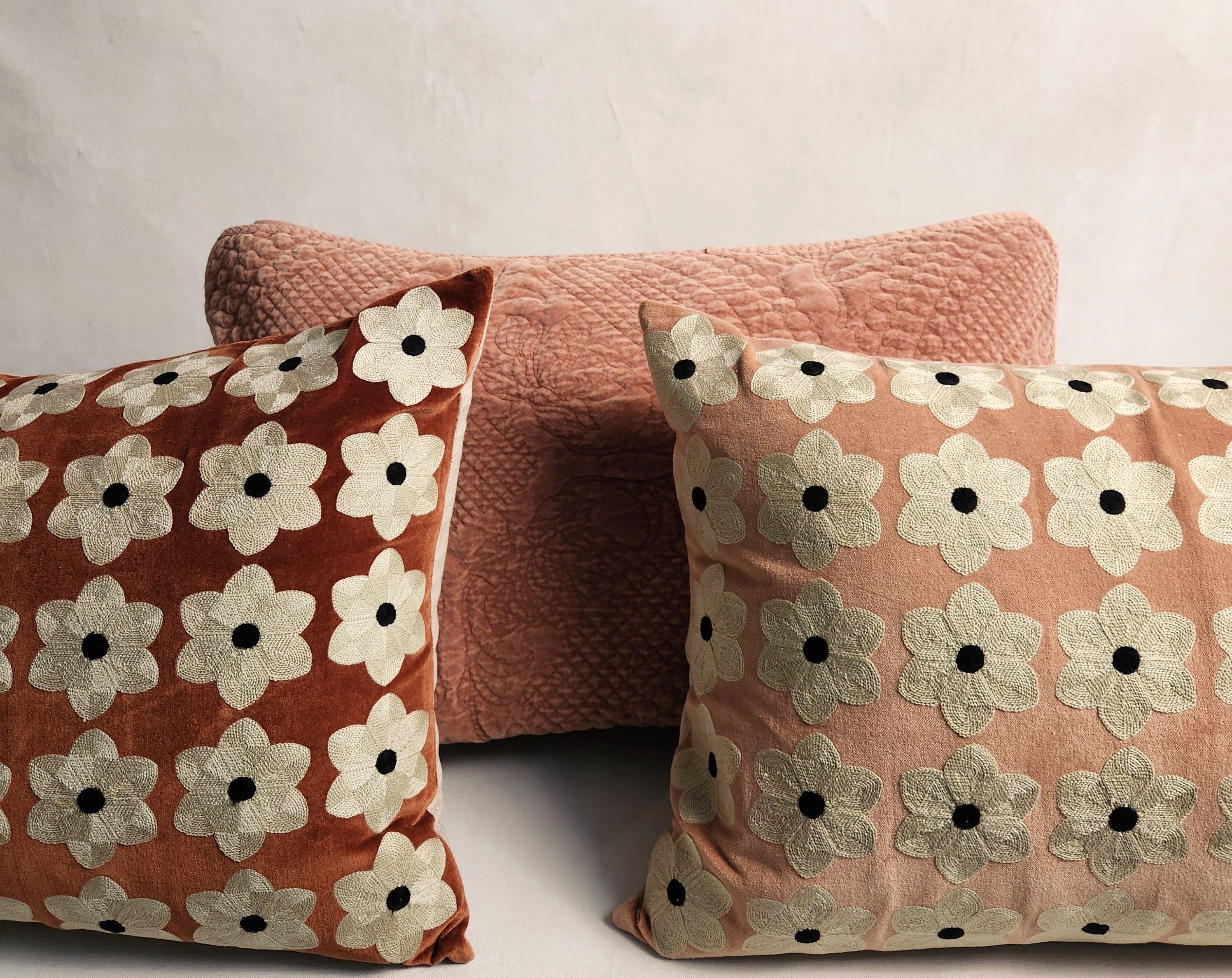 Daisy Cushion - Dusty Pink