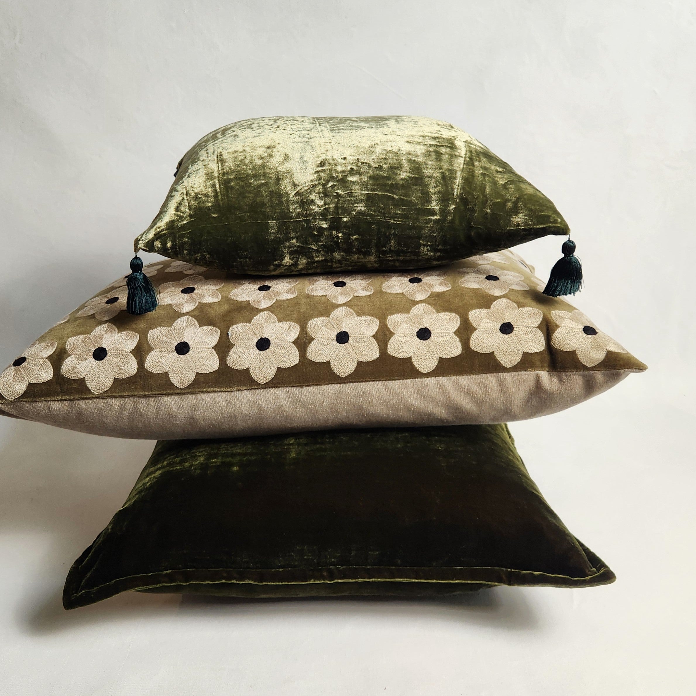 Daisy Cushion - Moss Green