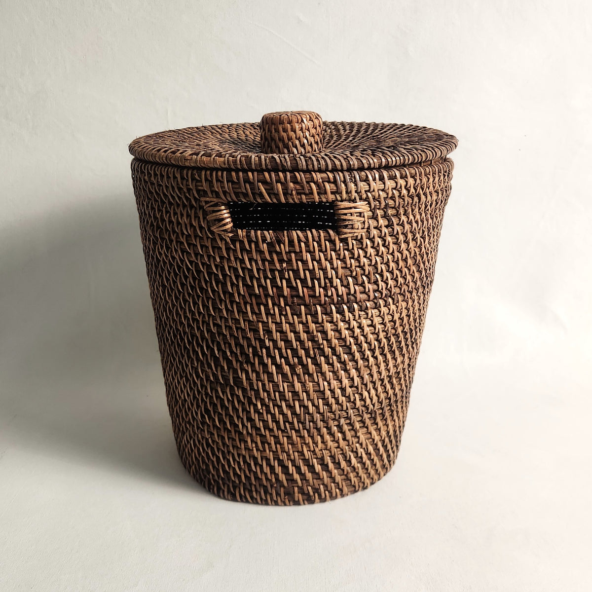 rattan waste bid with lid