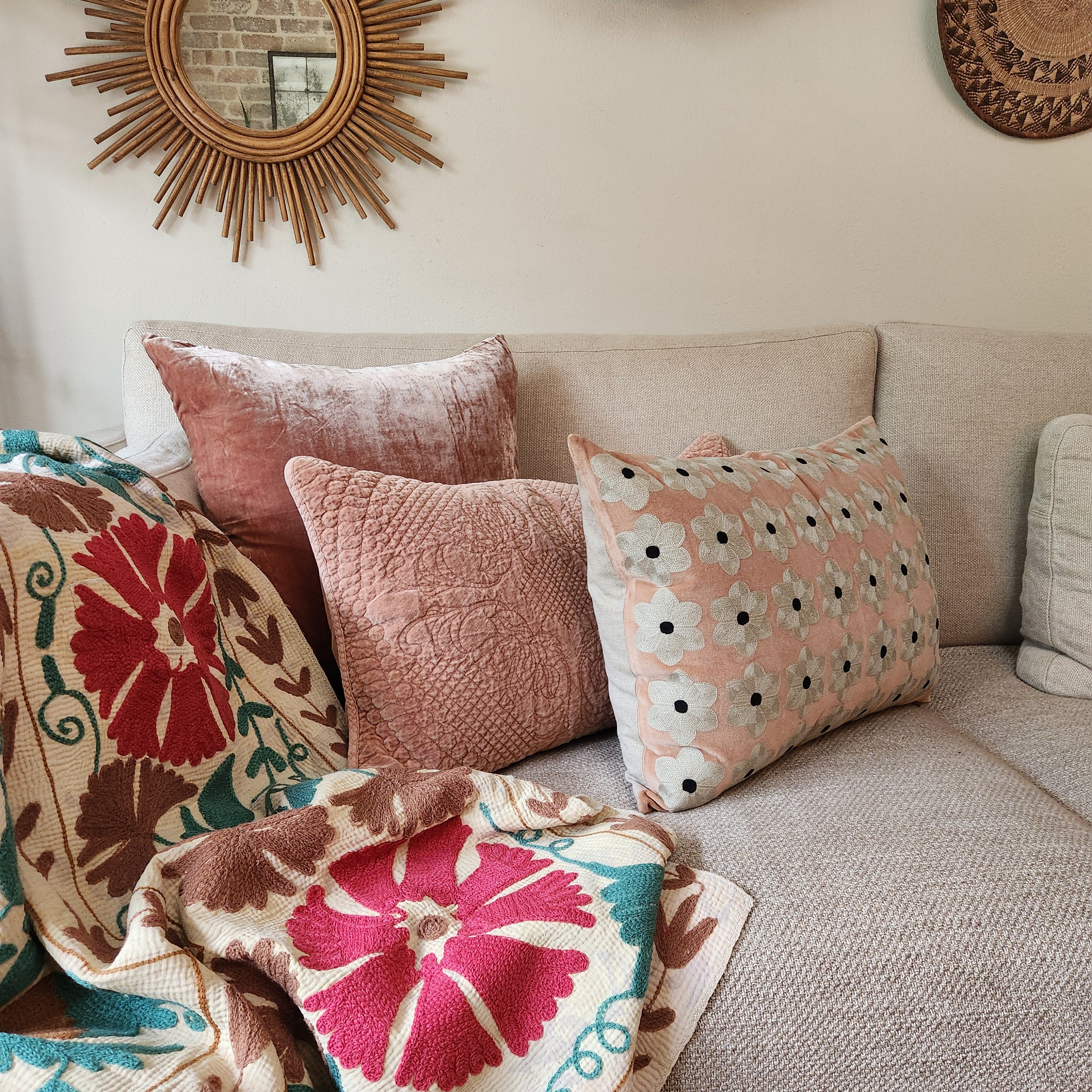 Daisy Cushion - Dusty Pink