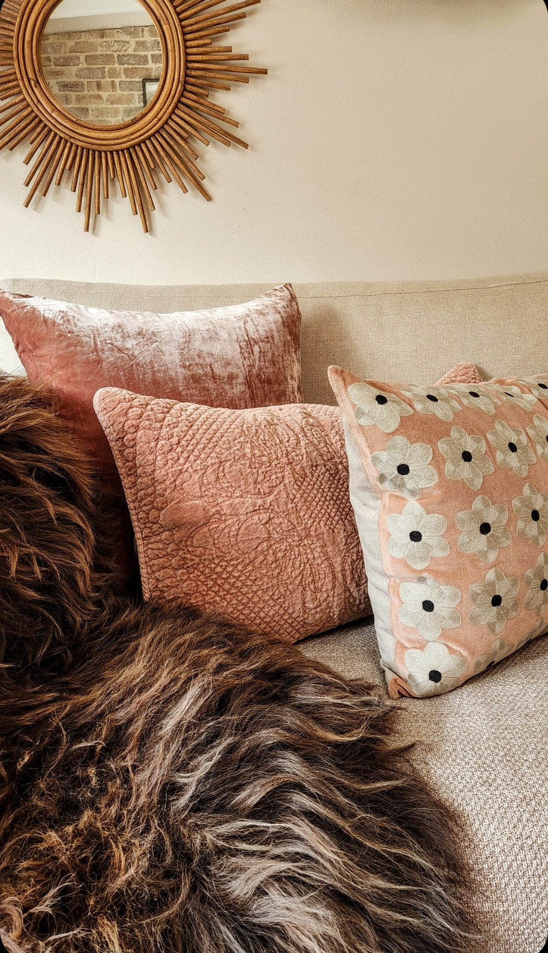 Daisy Cushion - Dusty Pink