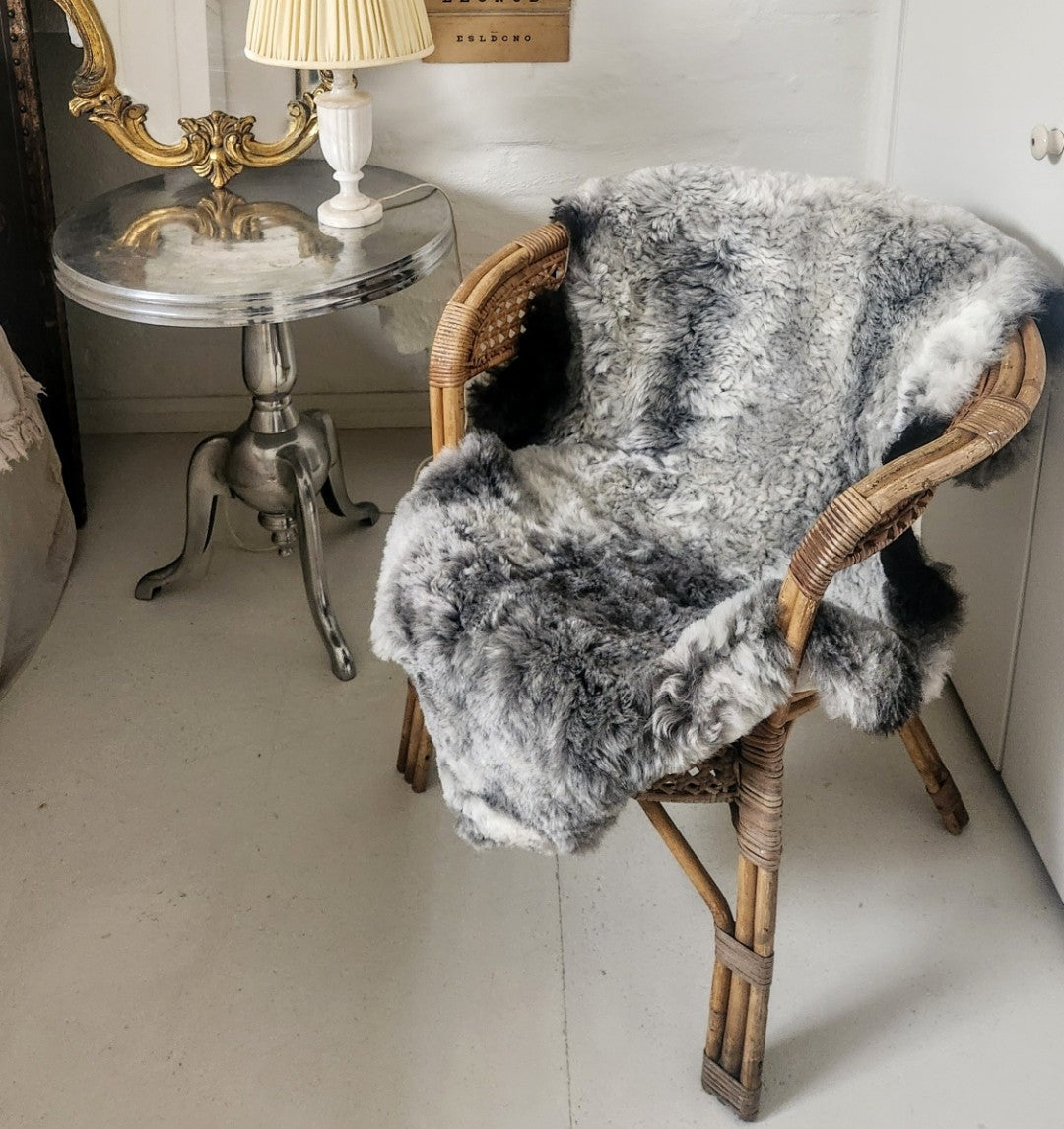Shorn Icelandic Sheepskin - Dark Edges