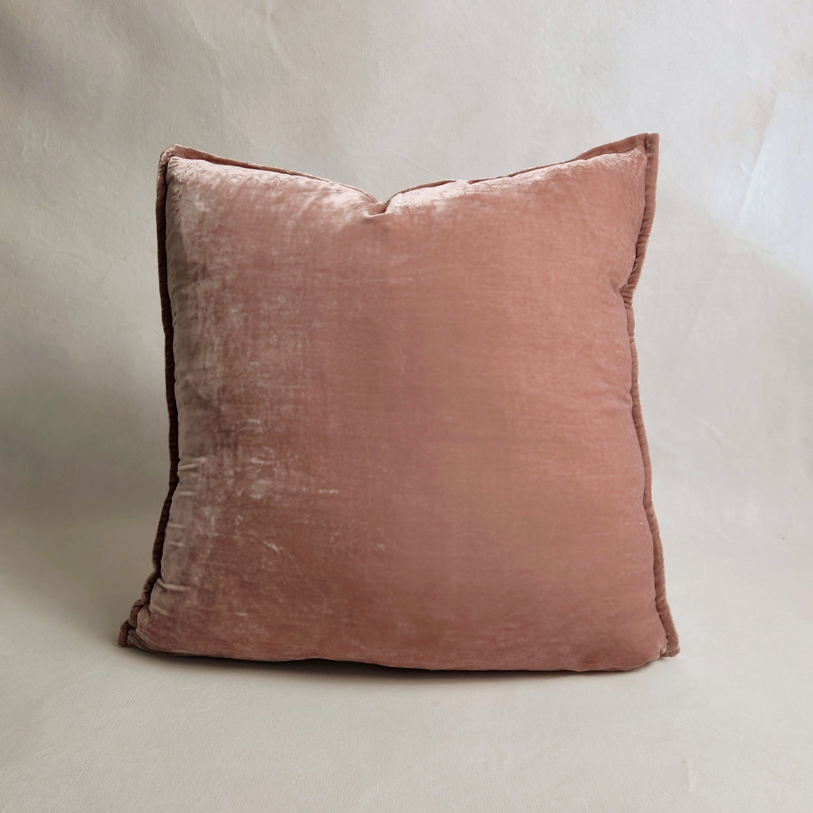 Sosavelvet Cushion - 50x50 - "Sorbet"