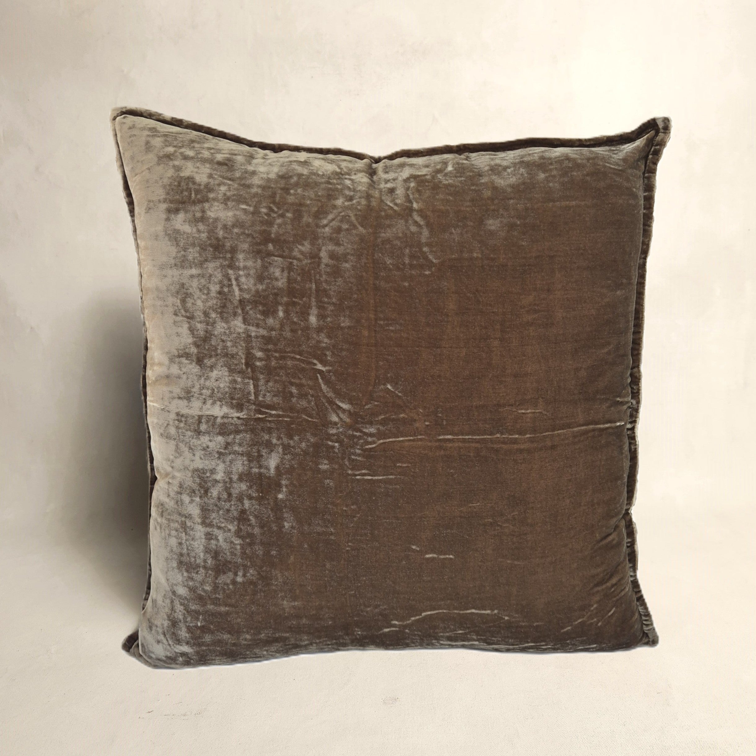 Sosavelvet Cushion - 50x50 - "Cafe au Lait"