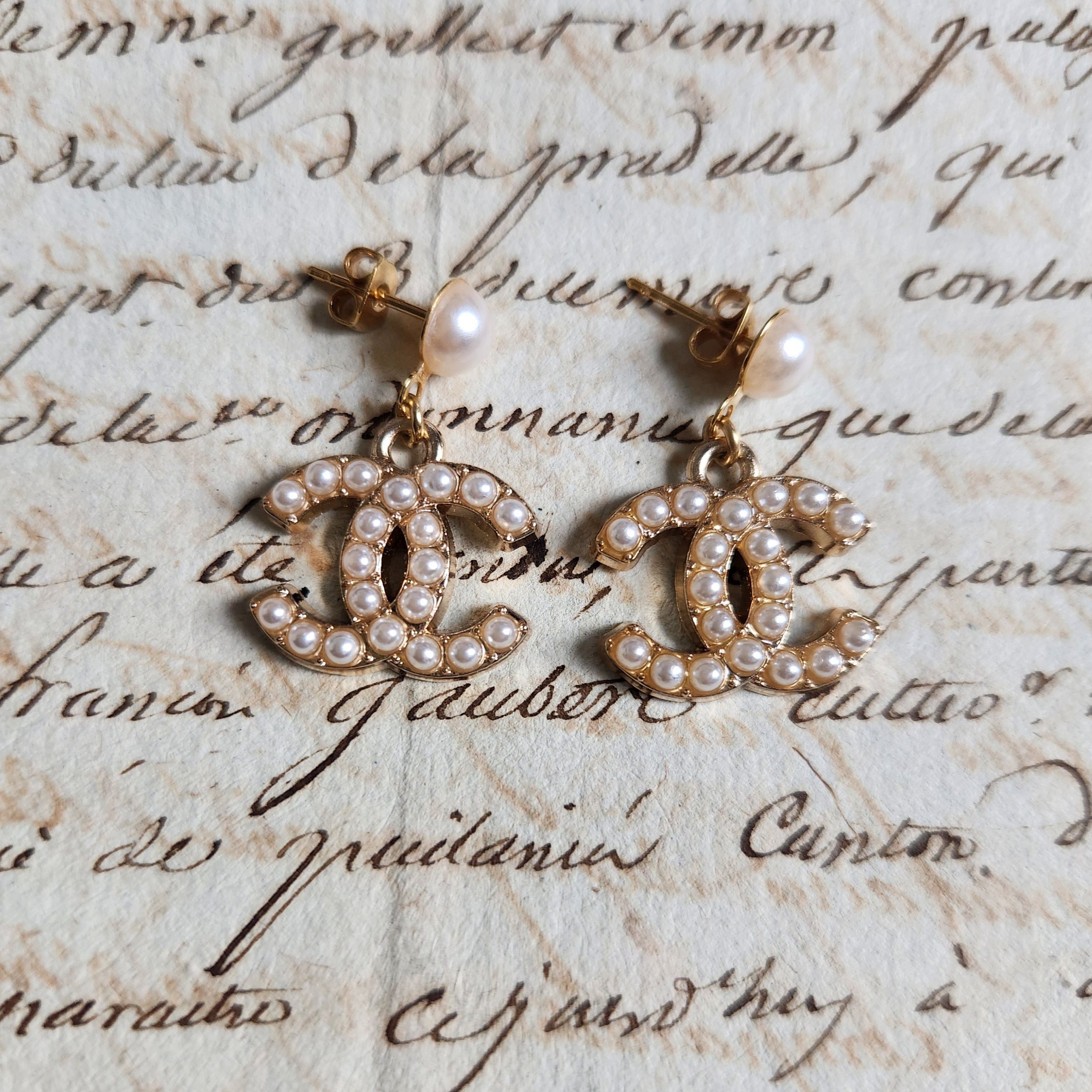 Quintessentially Pearl CC earrings