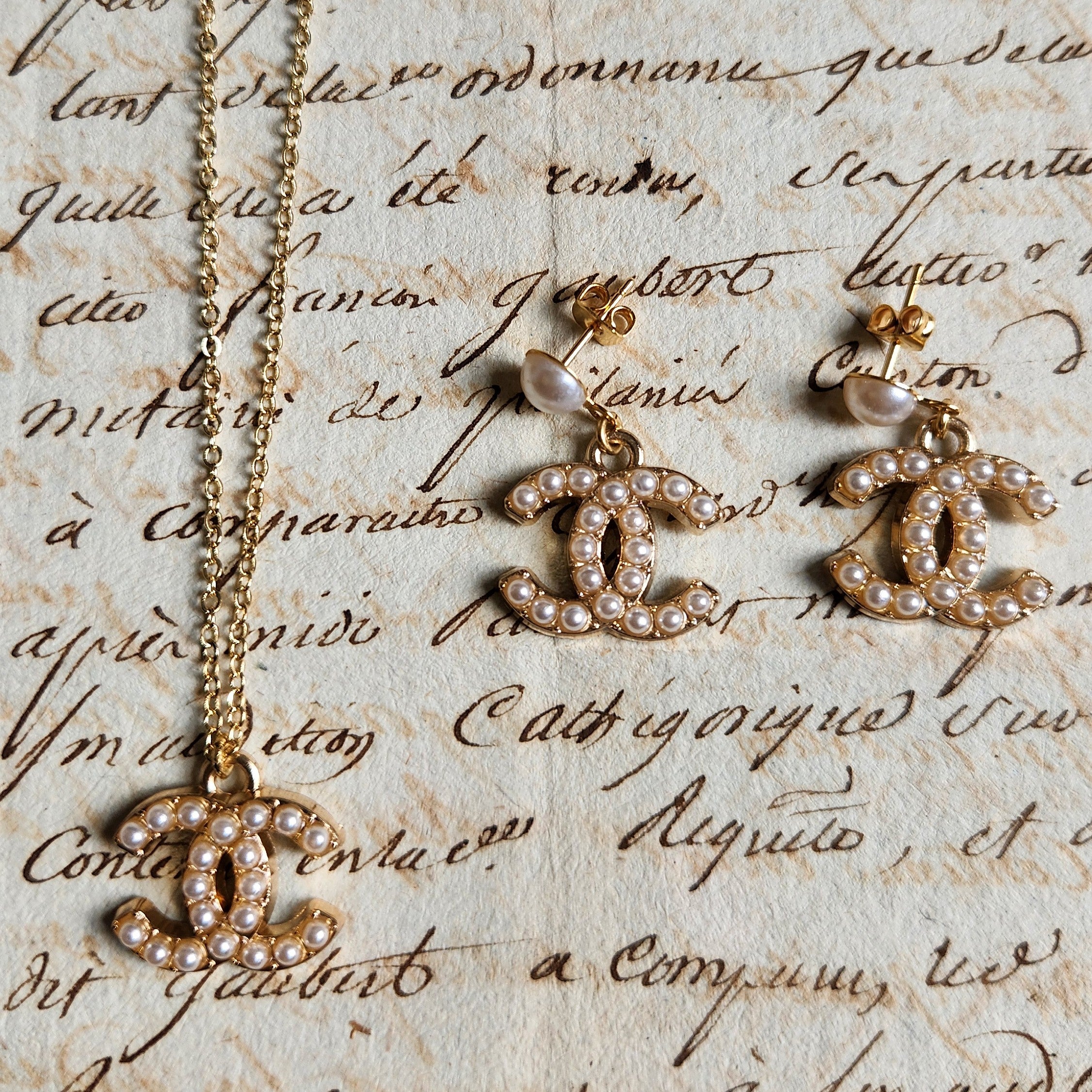 Quintessentially Pearl CC Necklace