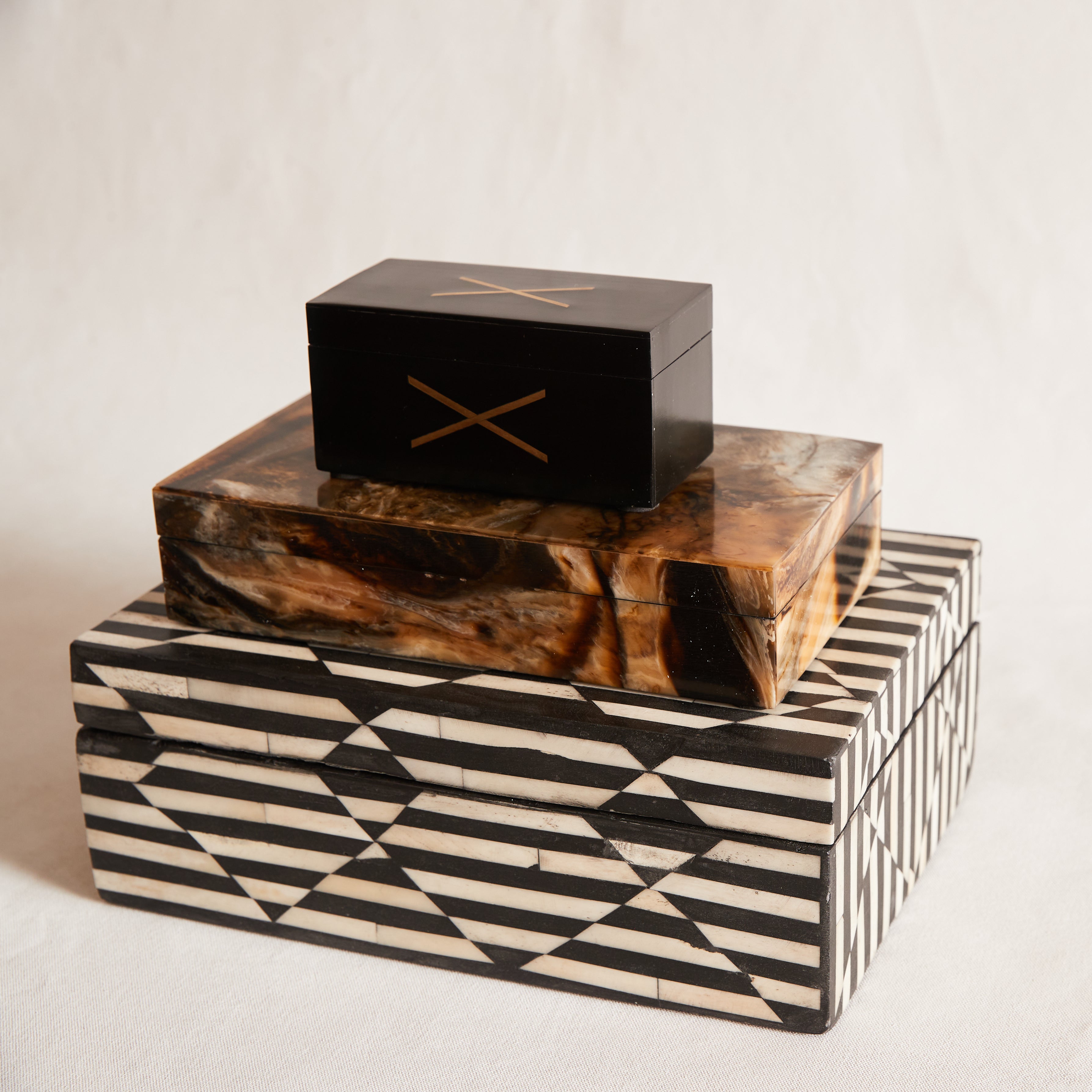 "Kisses" Resin, Horn & Brass Inlay Box