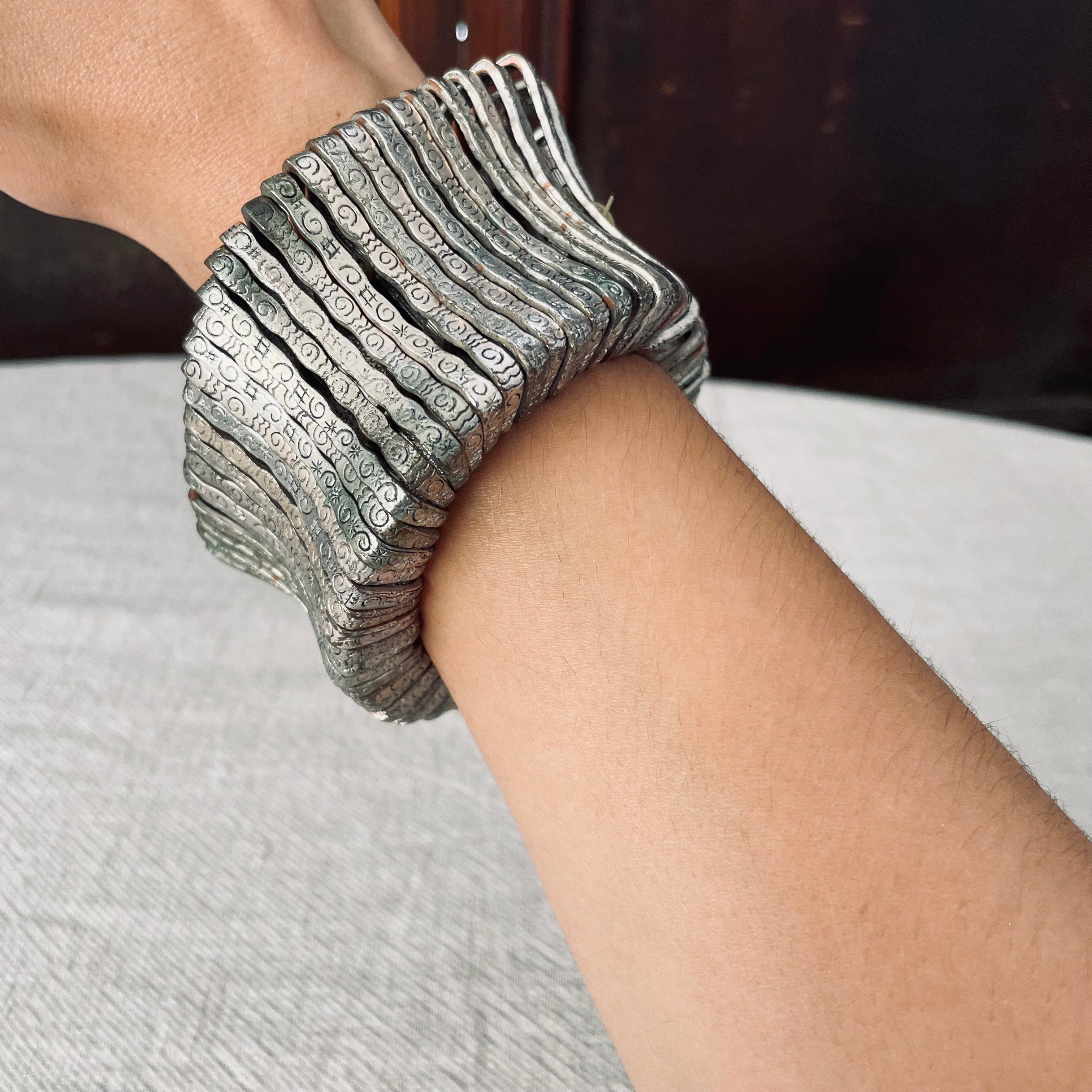 Vintage expandable silvered metal bracelet