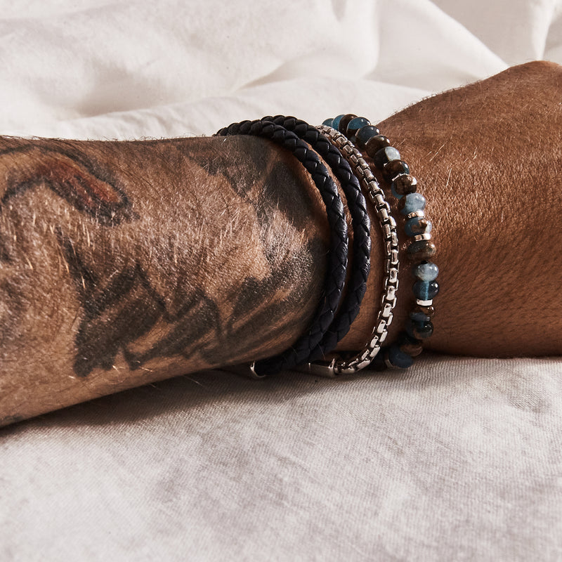Nepal bracelet with black macramé and polished impression jasper