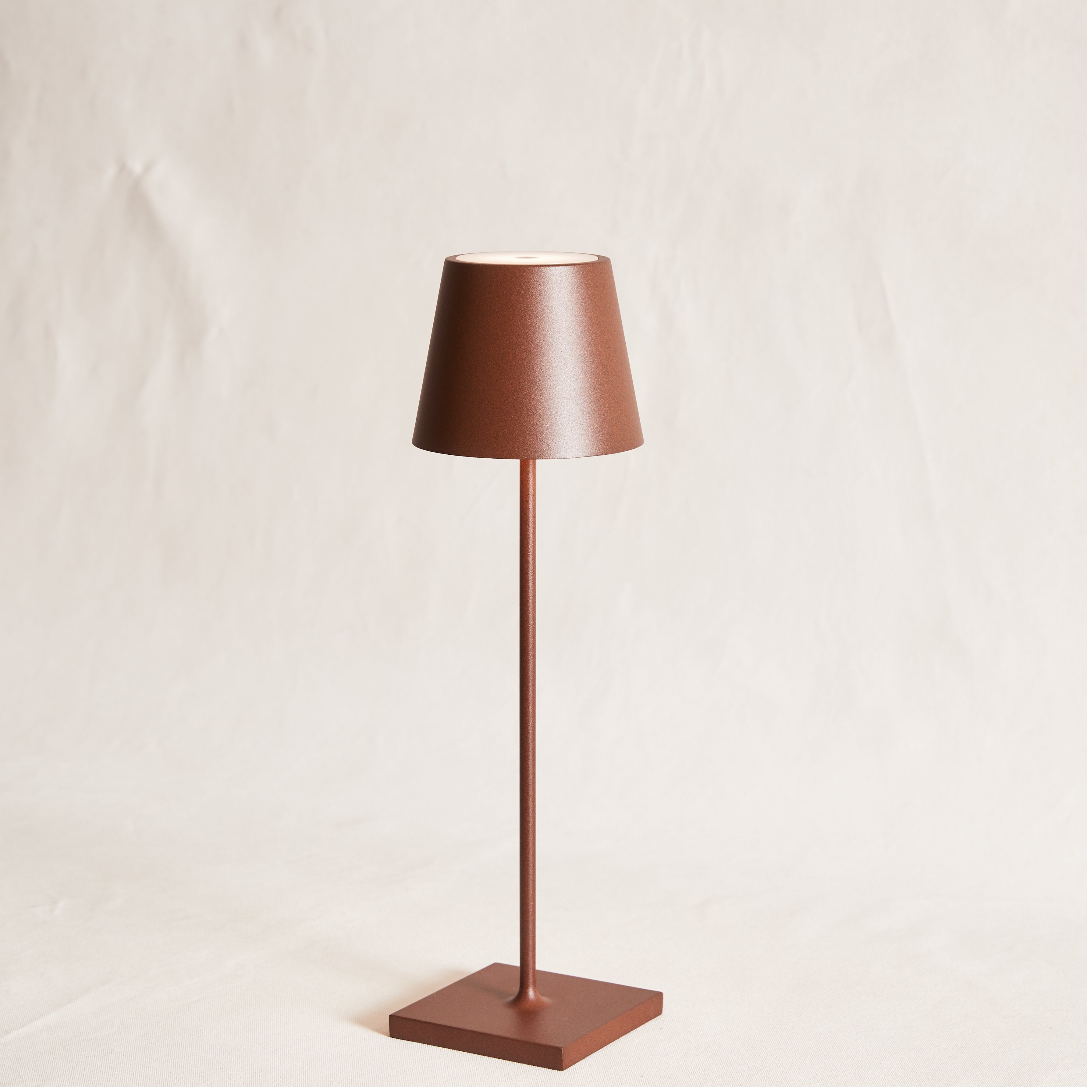 Poldina Pro Portable Lamp